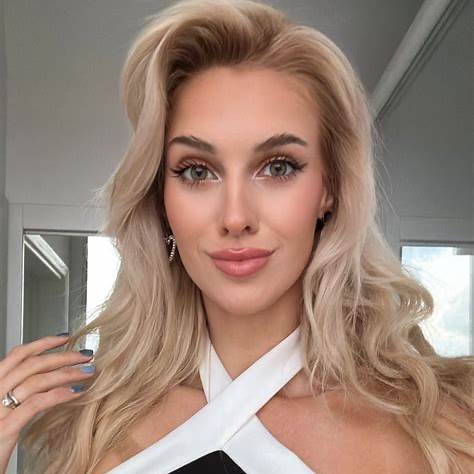VERONIKA RAJEK